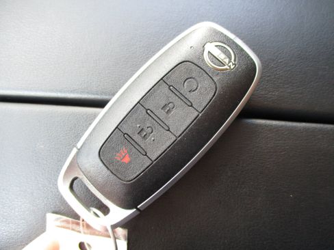 Used 2023 Nissan Rogue SV AWD/4WD image 38