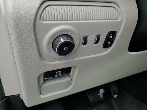 Certified 2024 Jeep Wagoneer Series III w/ Premium Group I AWD/4WD image 29