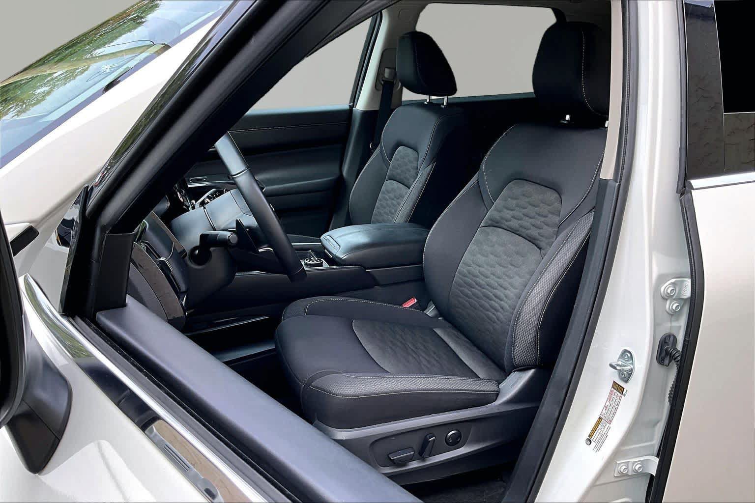 Used 2025 Nissan Pathfinder SV AWD/4WD image 8