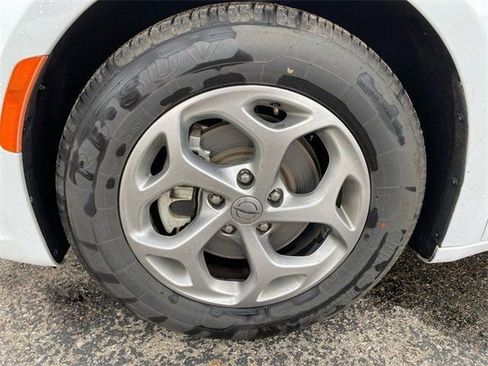 Used 2023 Chrysler Pacifica Limited image 19