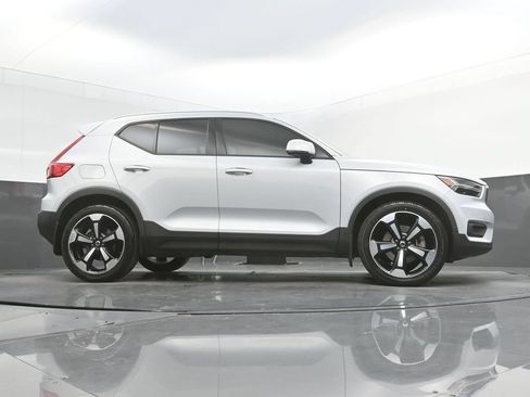 Certified 2022 Volvo XC40 T5 Momentum w/ Premium Package AWD/4WD image 35