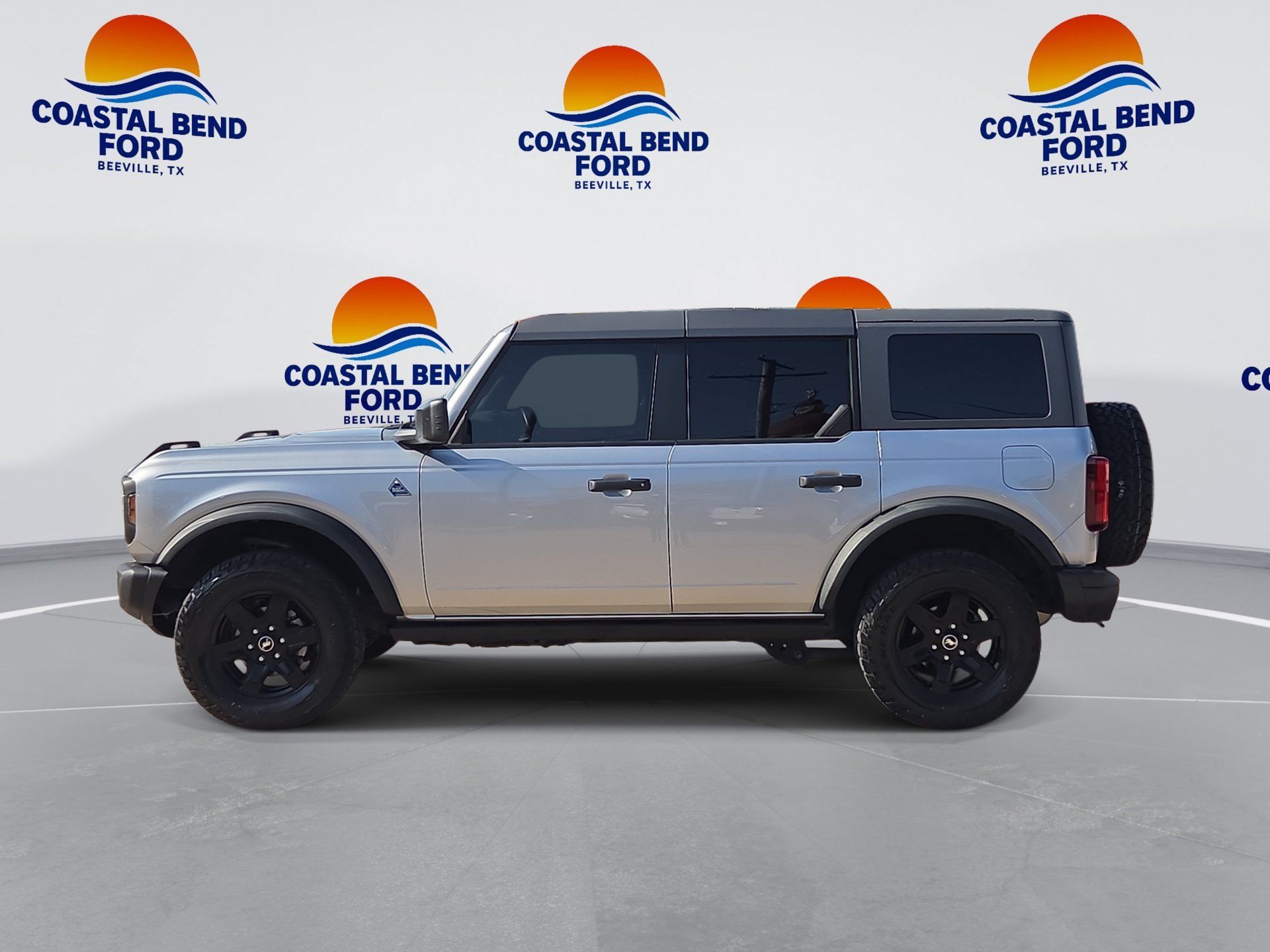 Used 2024 Ford Bronco Black Diamond AWD/4WD image 1