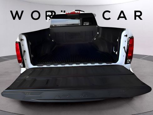 Used 2024 Chevrolet Colorado LT w/ LT Convenience Package image 18