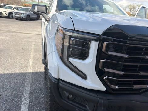 Used 2023 GMC Sierra 1500 AT4X image 9