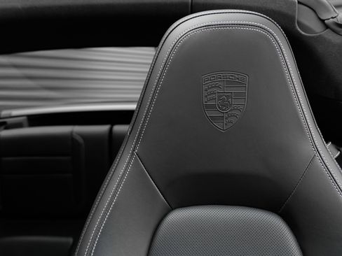 Certified 2022 Porsche 911 Targa 4S w/ Premium Package AWD/4WD image 17