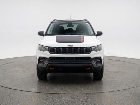 Used 2025 Jeep Compass Trailhawk AWD/4WD image 2