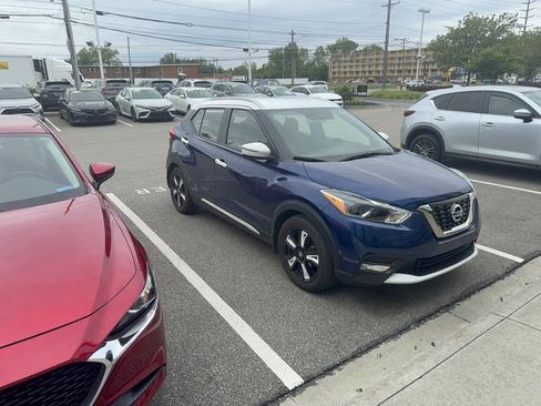 Used 2018 Nissan Kicks SR FWD image 3