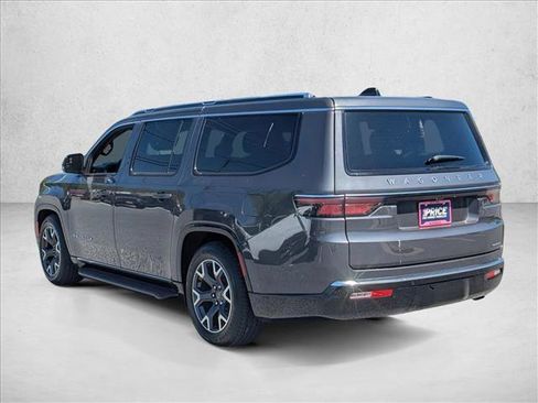 Used 2024 Jeep Wagoneer L Series III w/ Flexible Seating Group AWD/4WD image 8