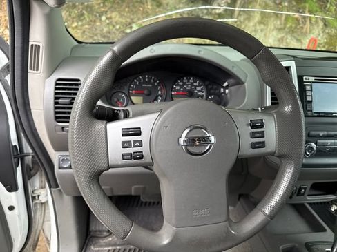 Used 2015 Nissan Frontier SV AWD/4WD image 18