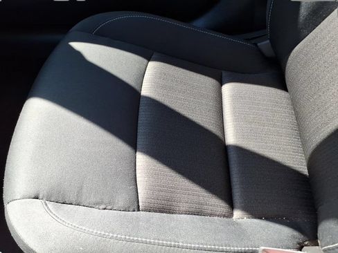 Used 2025 Nissan Altima 2.5 SV FWD image 25