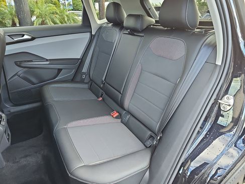 Certified 2023 Volkswagen Taos SE image 13