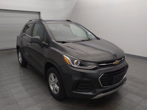 Used 2020 Chevrolet Trax LT w/ LT Convenience Package image 13