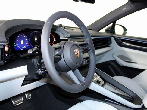 New 2025 Porsche Macan 4S Electric image 4