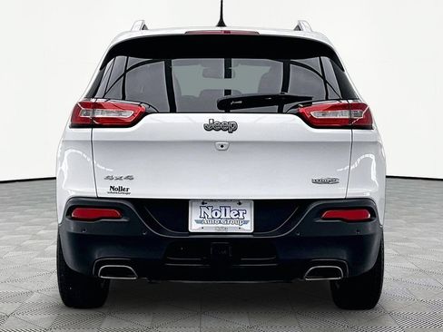 Used 2018 Jeep Cherokee Latitude Plus w/ Cold Weather Group AWD/4WD image 4