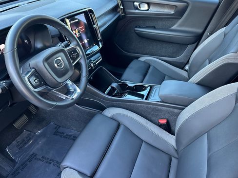 Certified 2023 Volvo XC40 Recharge Core image 10
