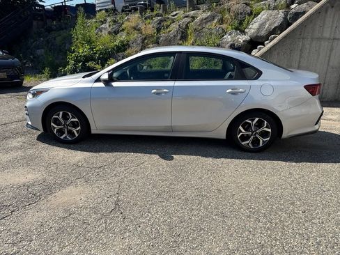 Used 2020 Kia Forte LXS FWD image 3