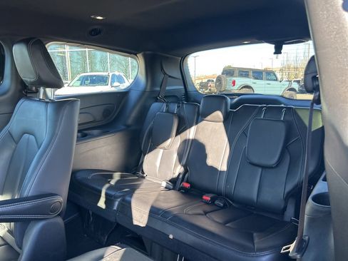 Certified 2023 Chrysler Pacifica Touring-L w/ Uconnect Theater Family Group image 10