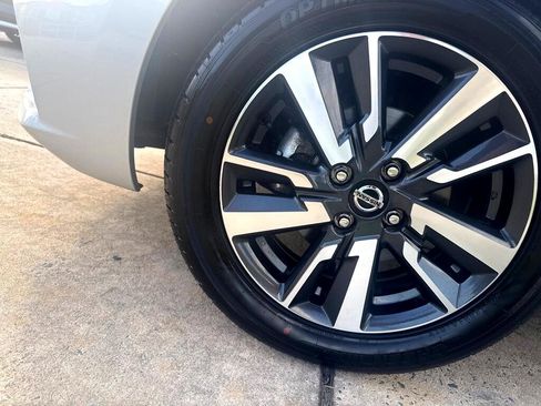 Used 2021 Nissan Versa SV image 35