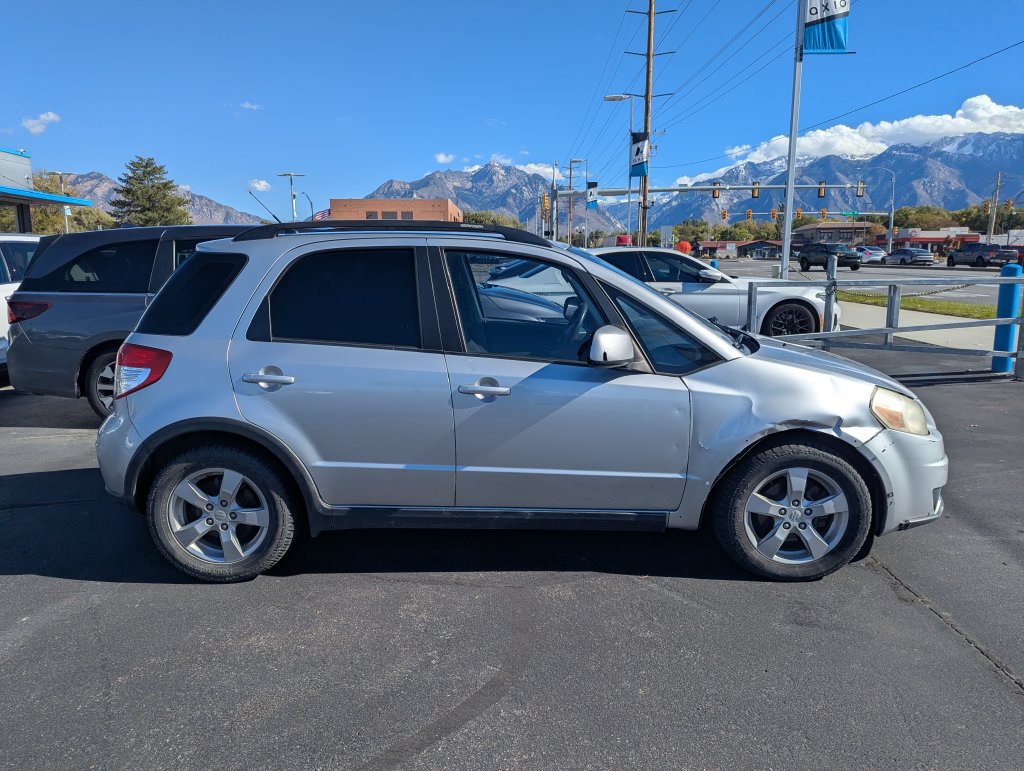 Used 2012 Suzuki SX4 AWD Hatchback image 2