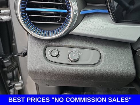 New 2026 Chevrolet Trax LT w/ Sunroof Package FWD image 25