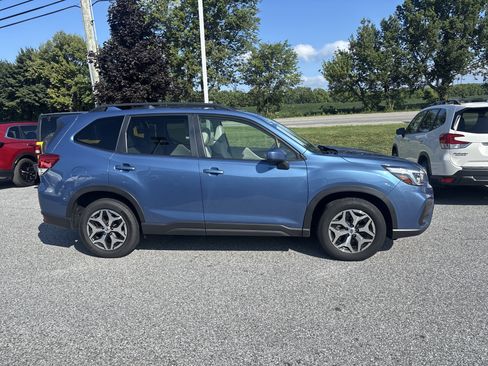 Used 2021 Subaru Forester Premium AWD/4WD image 25