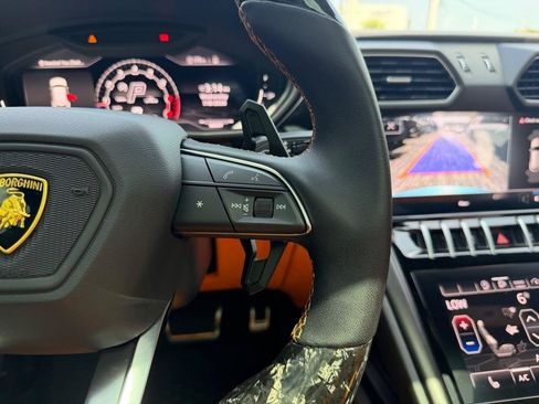 Used 2022 Lamborghini Urus AWD/4WD image 22