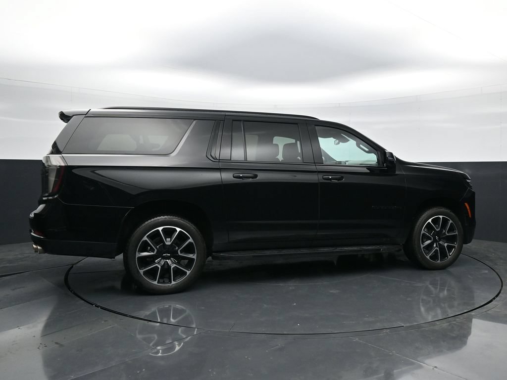 Used 2025 Chevrolet Suburban RST w/ Comfort Package AWD/4WD image 10