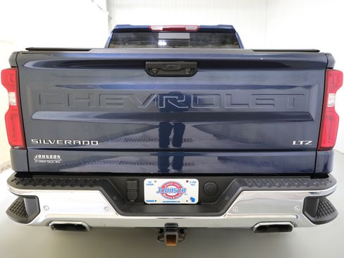 Used 2022 Chevrolet Silverado 1500 LTZ w/ LTZ Premium Package image 19