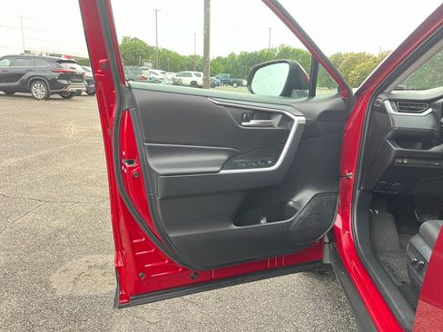 Used 2025 Toyota RAV4 XLE w/ Convenience Package FWD image 33