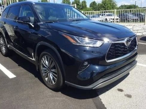 Used 2023 Toyota Highlander Platinum AWD/4WD image 2