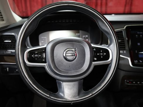 Used 2019 Volvo XC90 T5 Momentum FWD image 18
