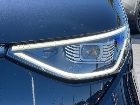 Used 2025 Volkswagen ID. Buzz Pro S RWD image 6