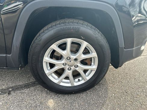 Used 2017 Jeep Cherokee Latitude w/ Cold Weather Group image 26