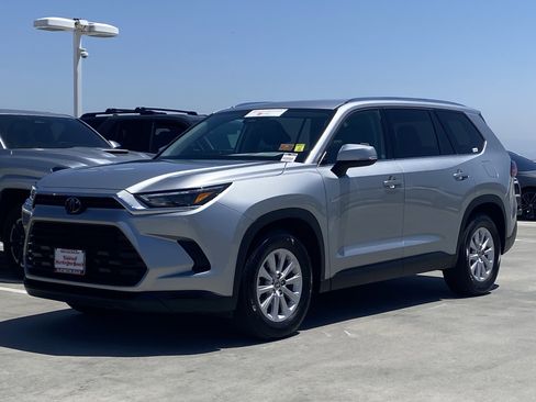 Certified 2025 Toyota Grand Highlander FWD image 6