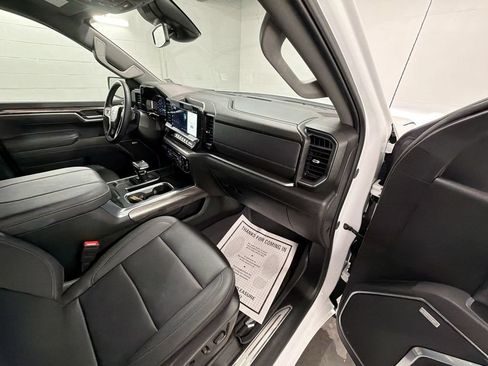 Used 2025 Chevrolet Silverado 1500 LTZ AWD/4WD image 28