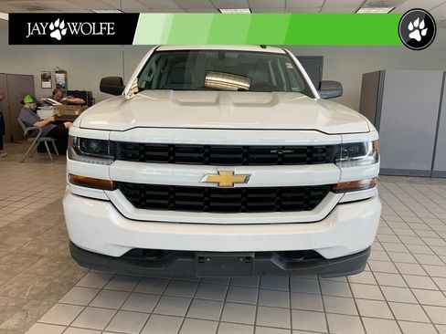 Used 2018 Chevrolet Silverado 1500 Custom w/ Custom Convenience Package AWD/4WD image 2