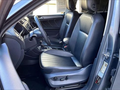Used 2022 Volkswagen Tiguan SE w/ Panoramic Sunroof Package AWD/4WD image 24