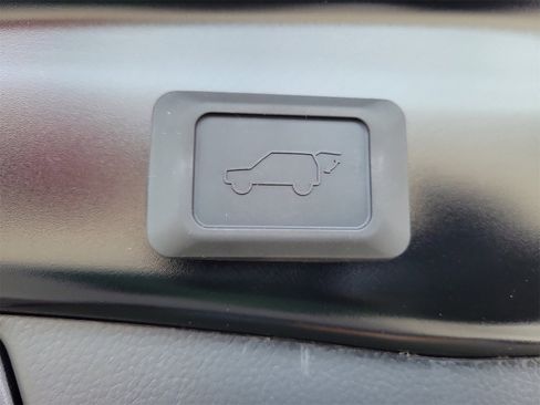 Used 2025 Toyota RAV4 XLE image 10