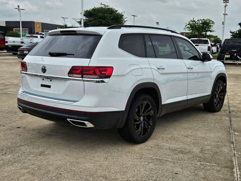 Used 2023 Volkswagen Atlas SE w/ Panoramic Sunroof Package FWD image 3