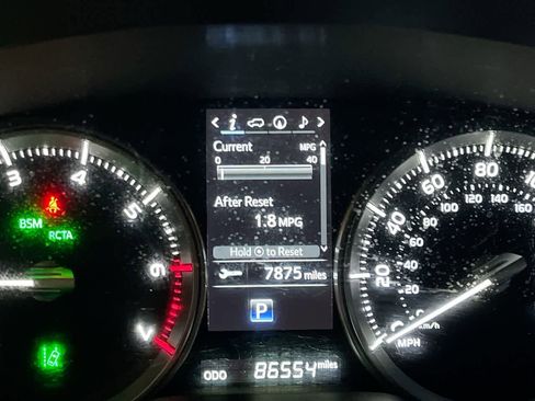 Used 2021 Toyota Land Cruiser image 15