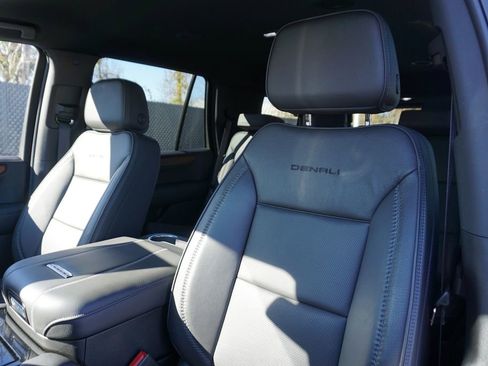 Used 2025 GMC Yukon Denali image 11
