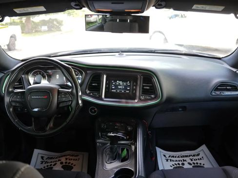 Used 2015 Dodge Challenger SXT RWD image 9