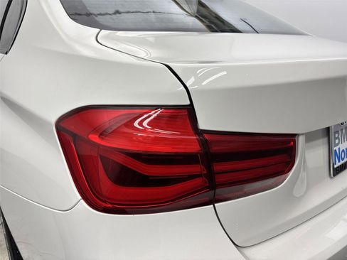 Used 2017 BMW 328d Sedan w/ M Sport Package image 19