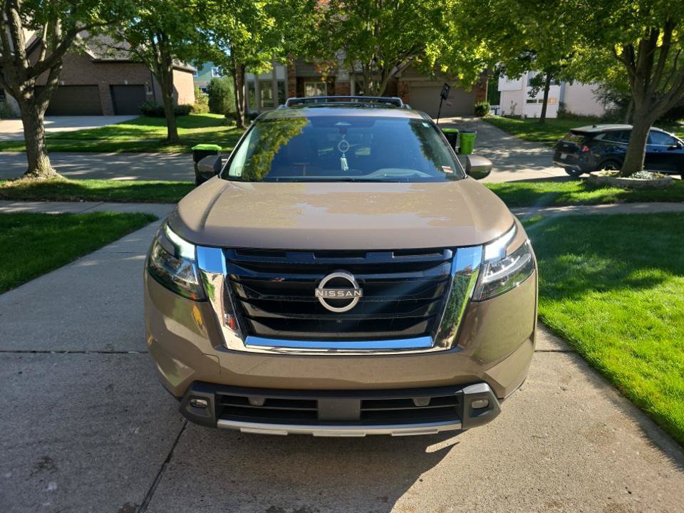 Certified 2024 Nissan Pathfinder Platinum w/ Cargo Package AWD/4WD image 2