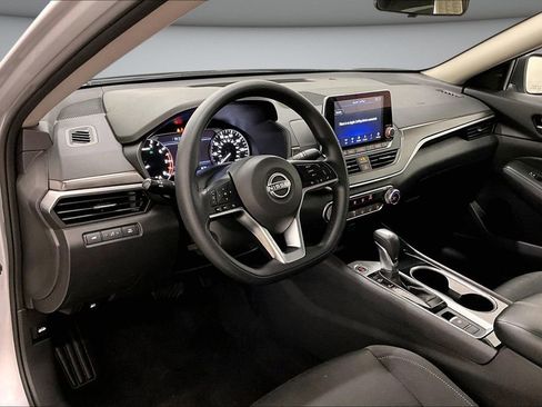Used 2024 Nissan Altima 2.5 SV AWD/4WD image 17