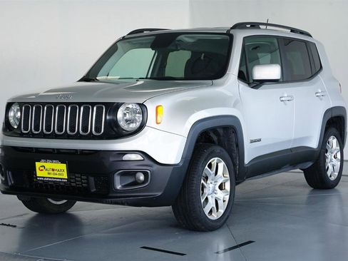 Used 2018 Jeep Renegade Latitude w/ UConnect 8.4 Nav Group image 4