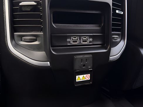 Used 2025 RAM 1500 Big Horn AWD/4WD image 23