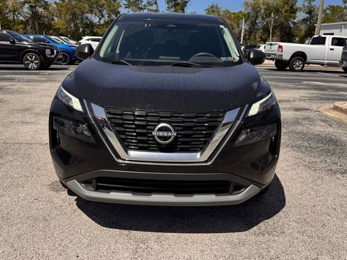 Used 2023 Nissan Rogue S image 2