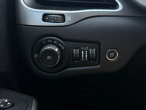 Used 2021 Jeep Cherokee Latitude Lux w/ Comfort/Convenience Group image 29