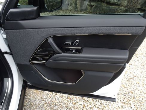 Certified 2025 Land Rover Range Rover Sport Dynamic SE image 24